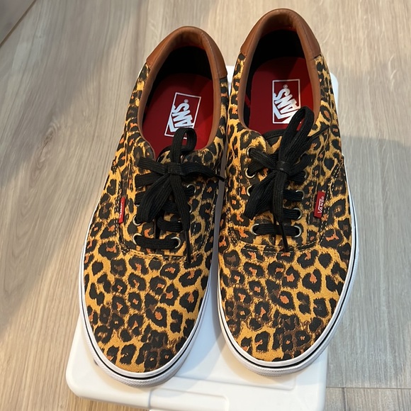 Vans - Picture 2 of 6